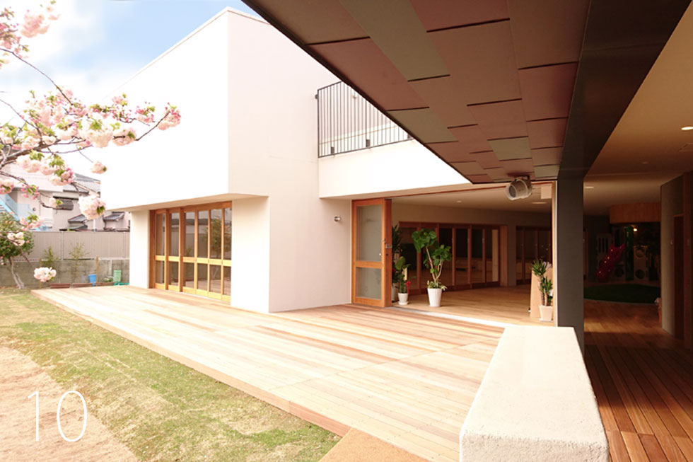 建築家　デザイン　こども園　遊戯室　ホール